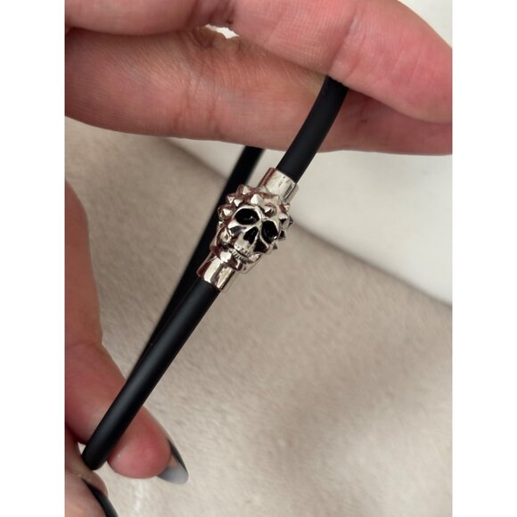 Alexander McQueen Black Rubber Skull Bracelet With Silver Tone Clasp For Men - Picture 3 of 6